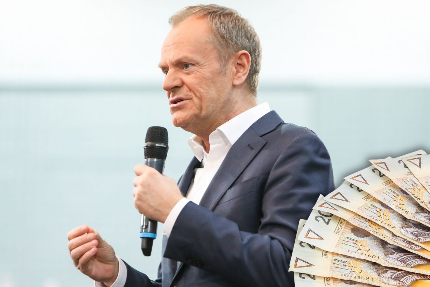 Likwidacja 800 plus dla 2403 zł dla każdego? Ministerstwo Finansów podaje liczby. Premier Donald Tusk, pieniądze.