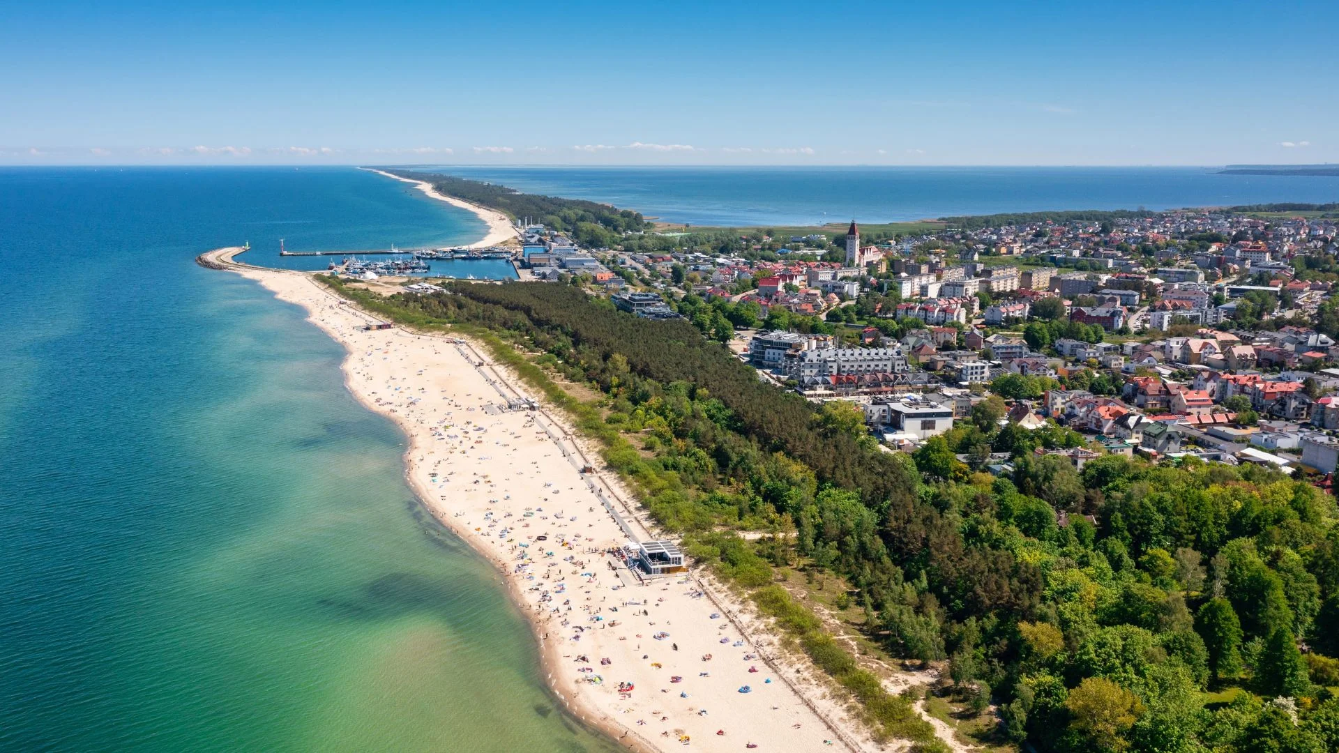 Odbudowa plaży we Władysławowie. Wyciągają z dna tysiące ton piasku