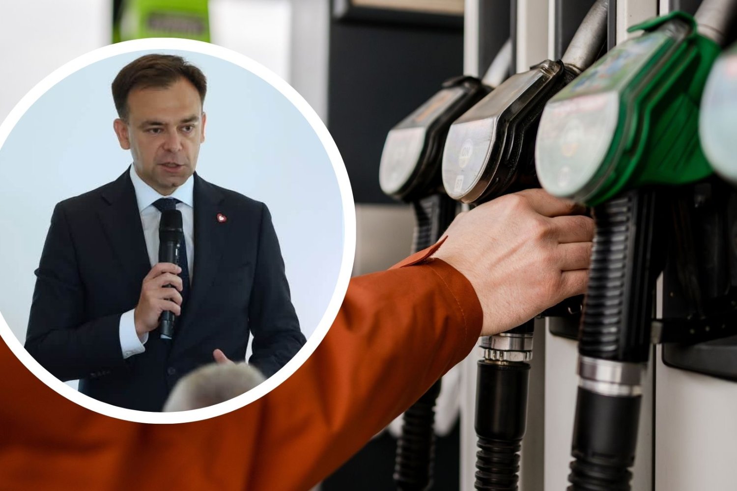 Andrzej Domański w białym kółku. Stacja benzynowa, ręka mężczyzny sięgająca po pistolet z benzyną.