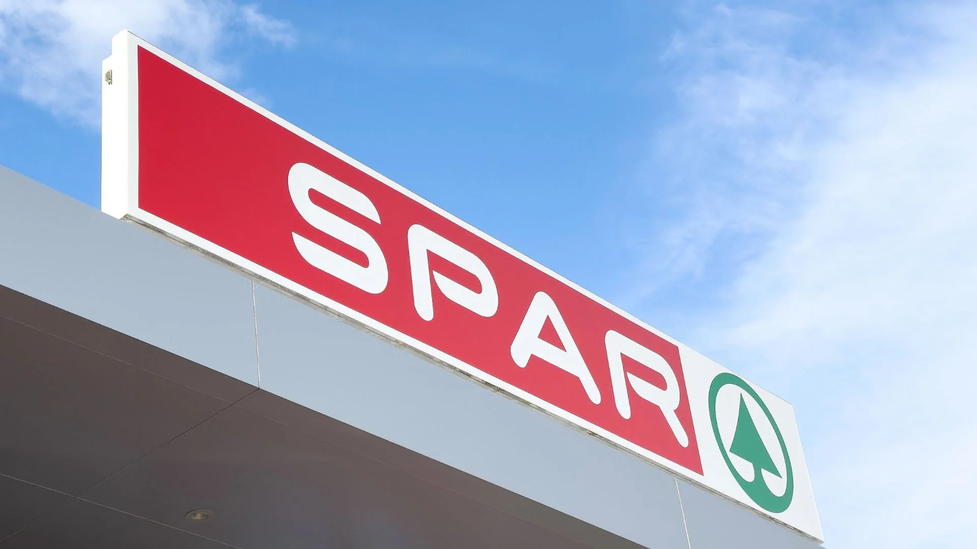 Sklep SPAR w Strzelcach Opolskich nagle zamknięty. Pracownicy od miesięcy walczą o swoje
