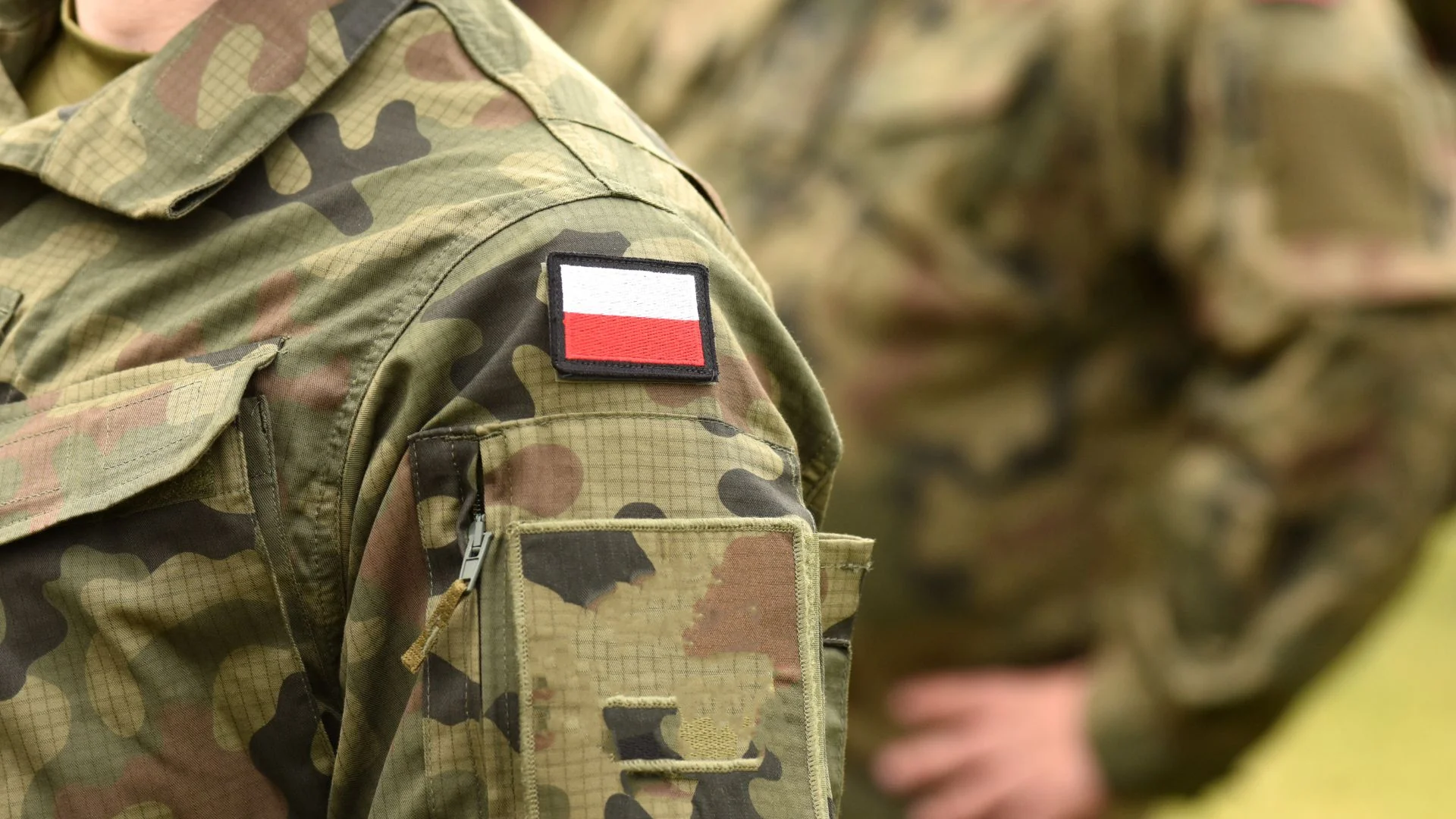 Kwalifikacja wojskowa 2027. Wezwanie dostanie 245 tys. osób Ramię żołnierza w mundurze,
