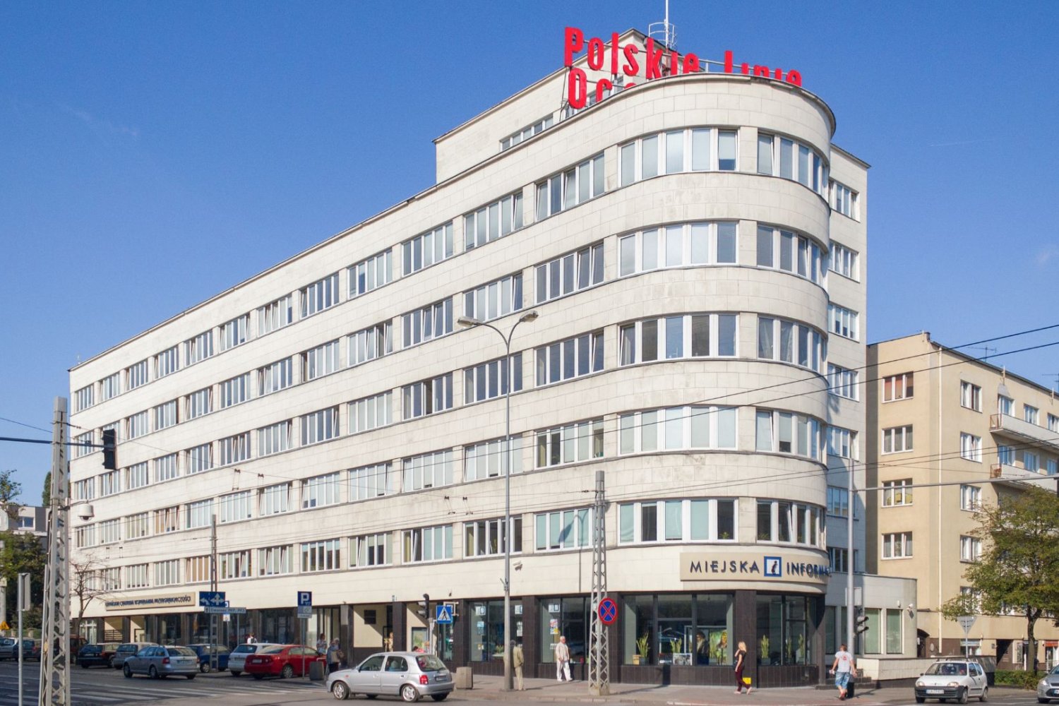 Modernistyczny budynek Polskich Linii Oceanicznych w Gdyni.