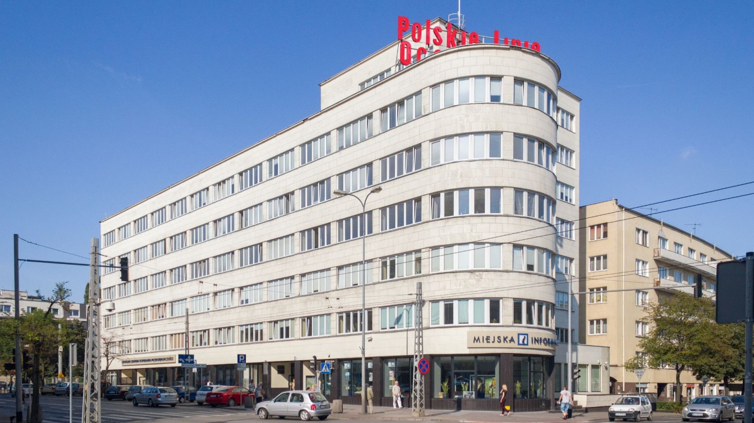 Modernistyczny budynek Polskich Linii Oceanicznych w Gdyni.