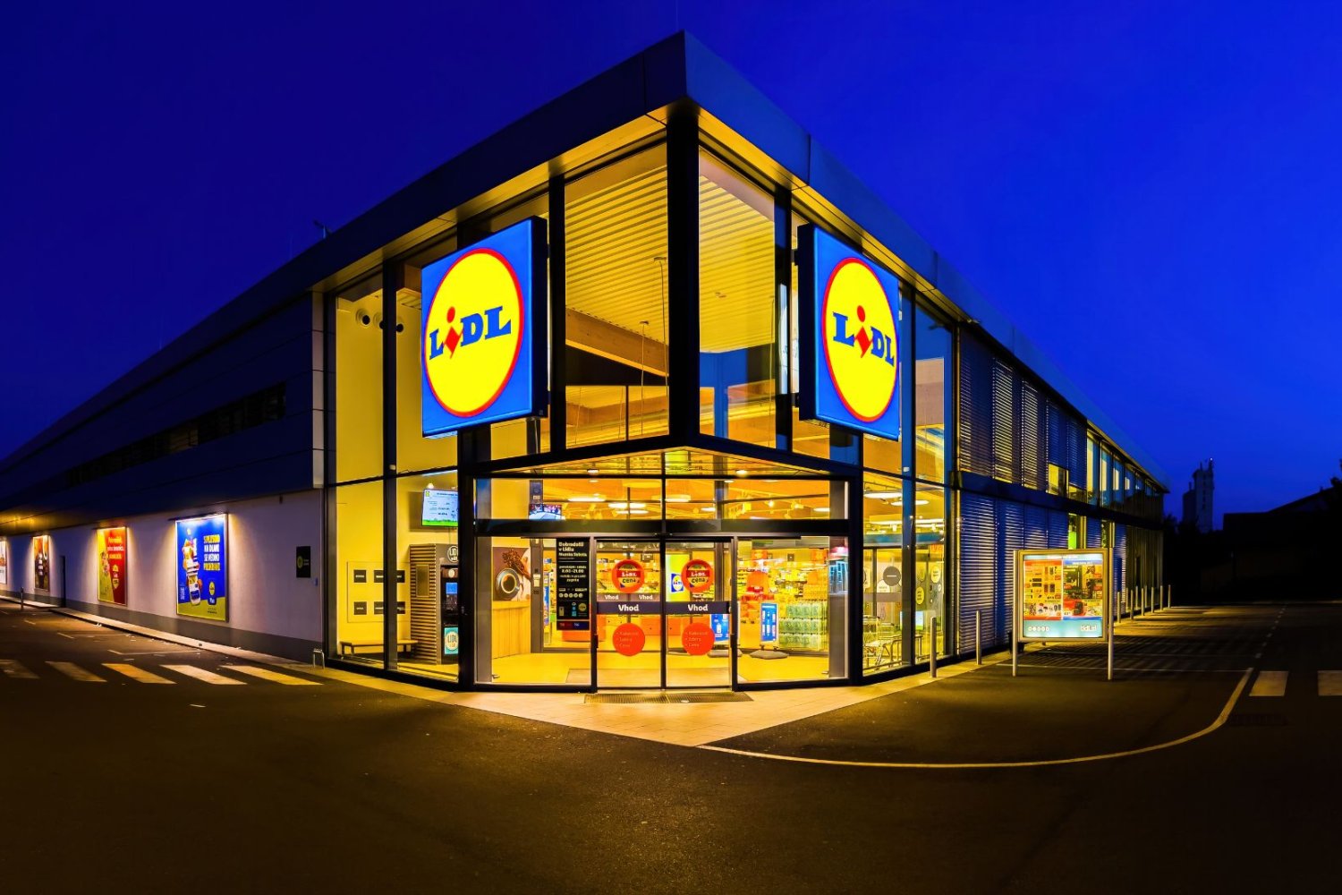 Lidl czynny całą dobę w wakacje. Zobacz, gdzie zrobisz zakupy o 3 w nocy. Sklep Lidl.