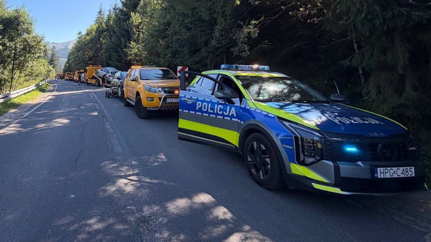 Kapeć na kole i 650 zł za lawetę. Koszt eksportowania parkingowej patologii w górach