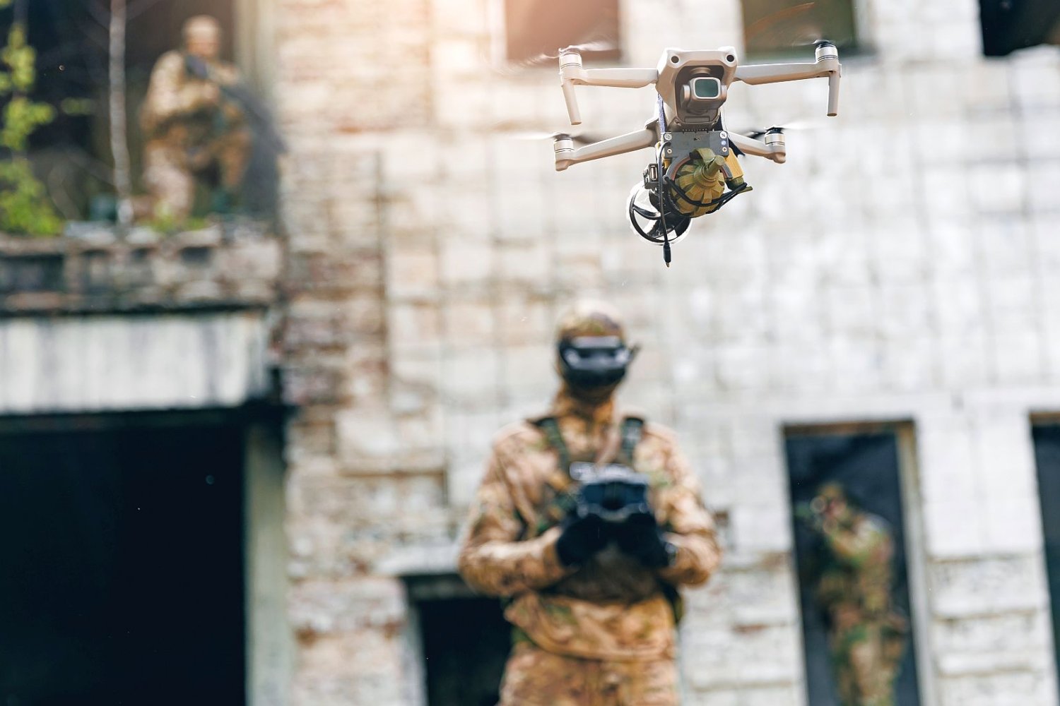 Miasto, które słyszy wszystko. Polska "Pustułka" wyłapie drona i strzał w kilka sekund żołnierze z dronem